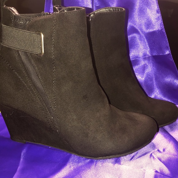 Women shoes - Picture 1 of 3